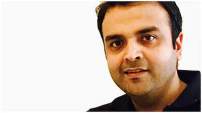 அமெரிக்காவில் இந்திய வம்சாவளி கோடீஸ்வரர் கைது; விக்ரம் பெரி கலிபோர்னியா ஒயின் ஆலைக்கு தீ வைக்க முயன்றார்; இரண்டு கார்கள் மீது டெஸ்லா மோதியது