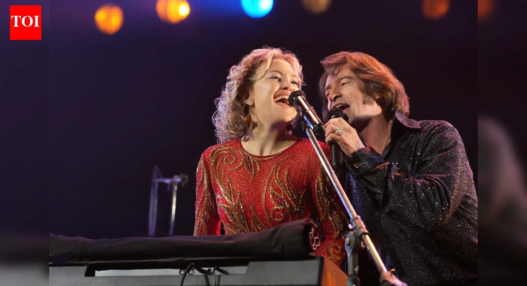 ‘Song Sung Blue’ Hugh Jackman and Kate Hudson are planning on going on tour - ‘I've got the papers inside’