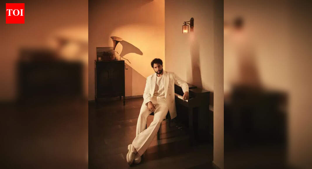 Siddhant Chaturvedi looks back at the '90s era of emotional party songs; says, those songs were 'so goated'