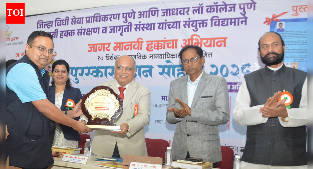 Ketan Deshpande presented award for Special Contribution to Human Rights
