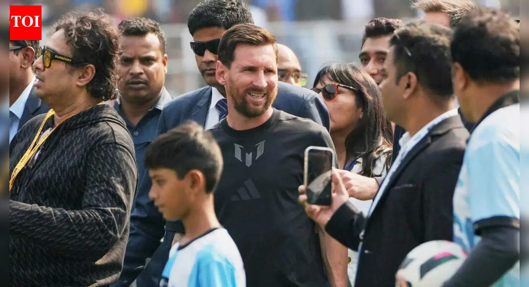 ‘Shaadi chhod ke aaya’: Fan skips wedding for Messi; left disappointed