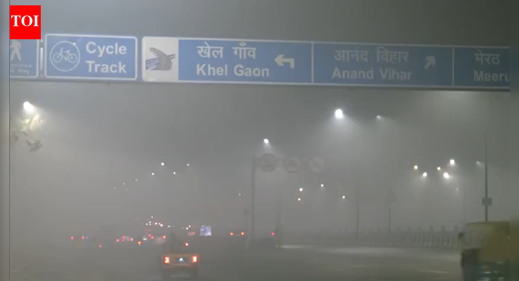 <div>GRAP 4 invoked in Delhi: AQI crosses 400; what's restricted and what's not</div>