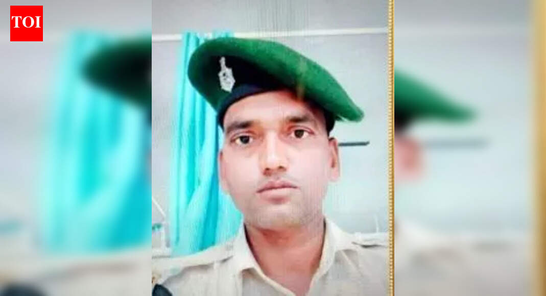 Cop dies after being hit by bootleggers’ vehicle