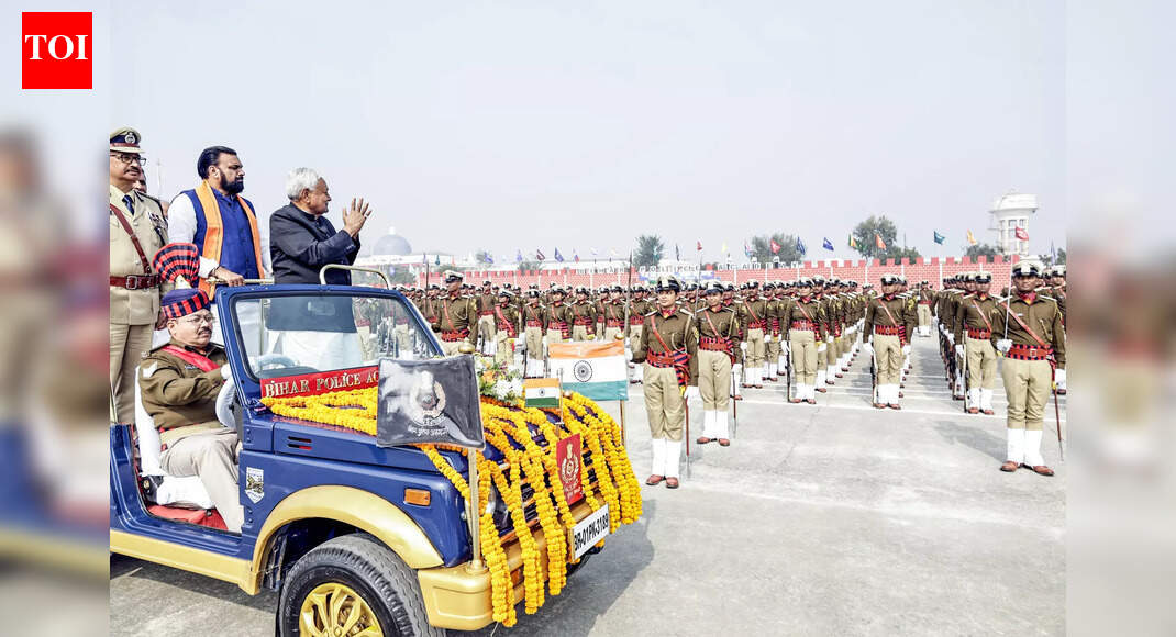 Serve with honesty, CM tells police SIs