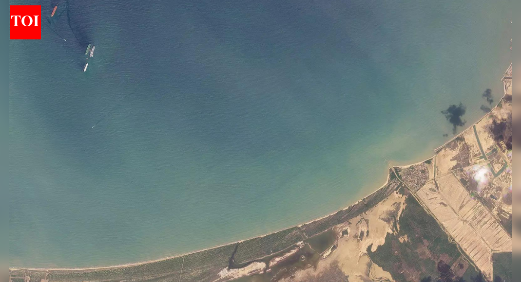 वेनेजुएला का तेल निर्यात घट गया क्योंकि अमेरिका ने उसके तट से टैंकर जब्त कर लिया