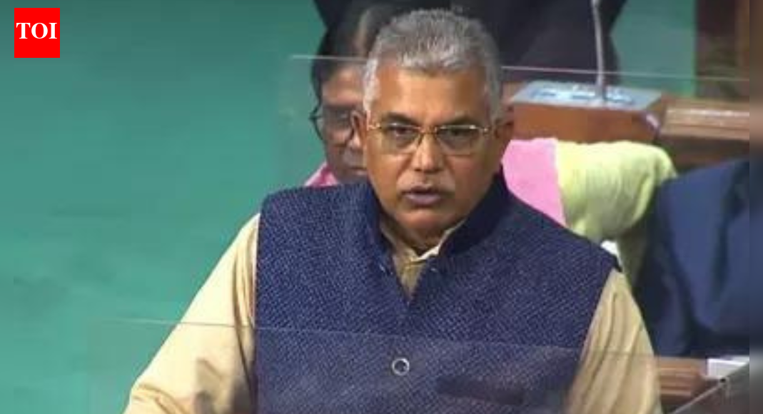 <div>'Mere apology not enough’: BJP targets Mamata over chaos at Messi event in Kolkata; demands legal action</div>