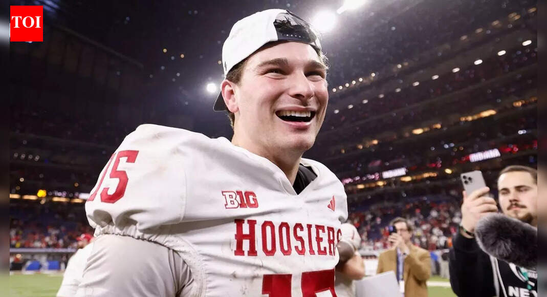 ‘Not a QB award’: Eagles star publicly pushes back on Fernando Mendoza’s Heisman win