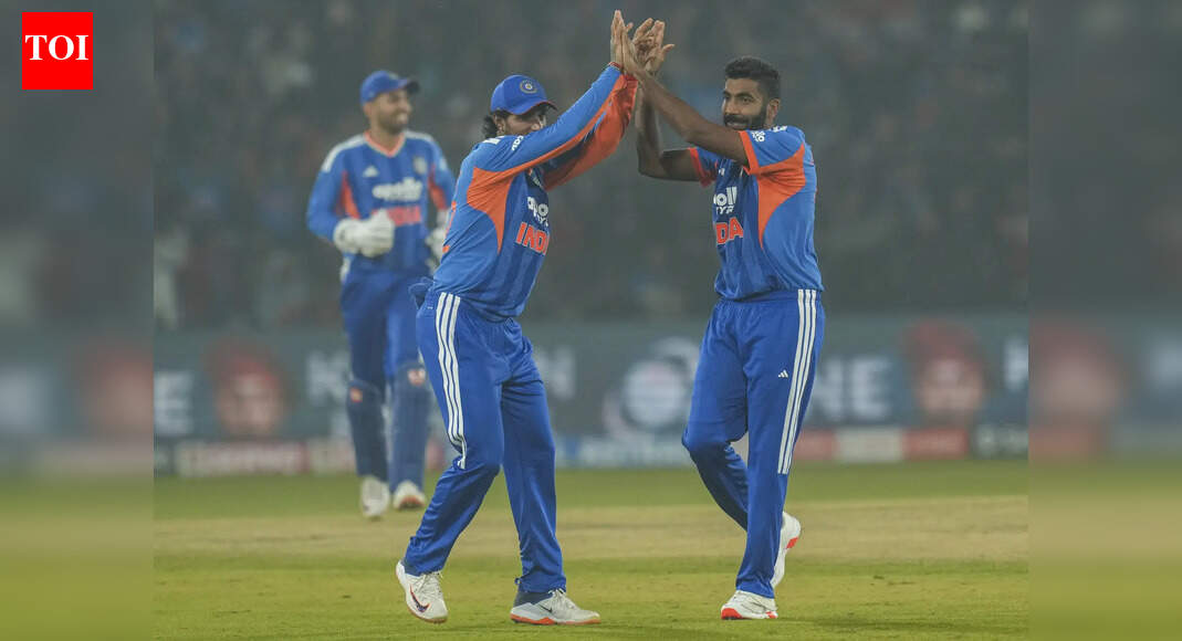India opt to bowl first in 3rd T20I, Bumrah and Axar miss out