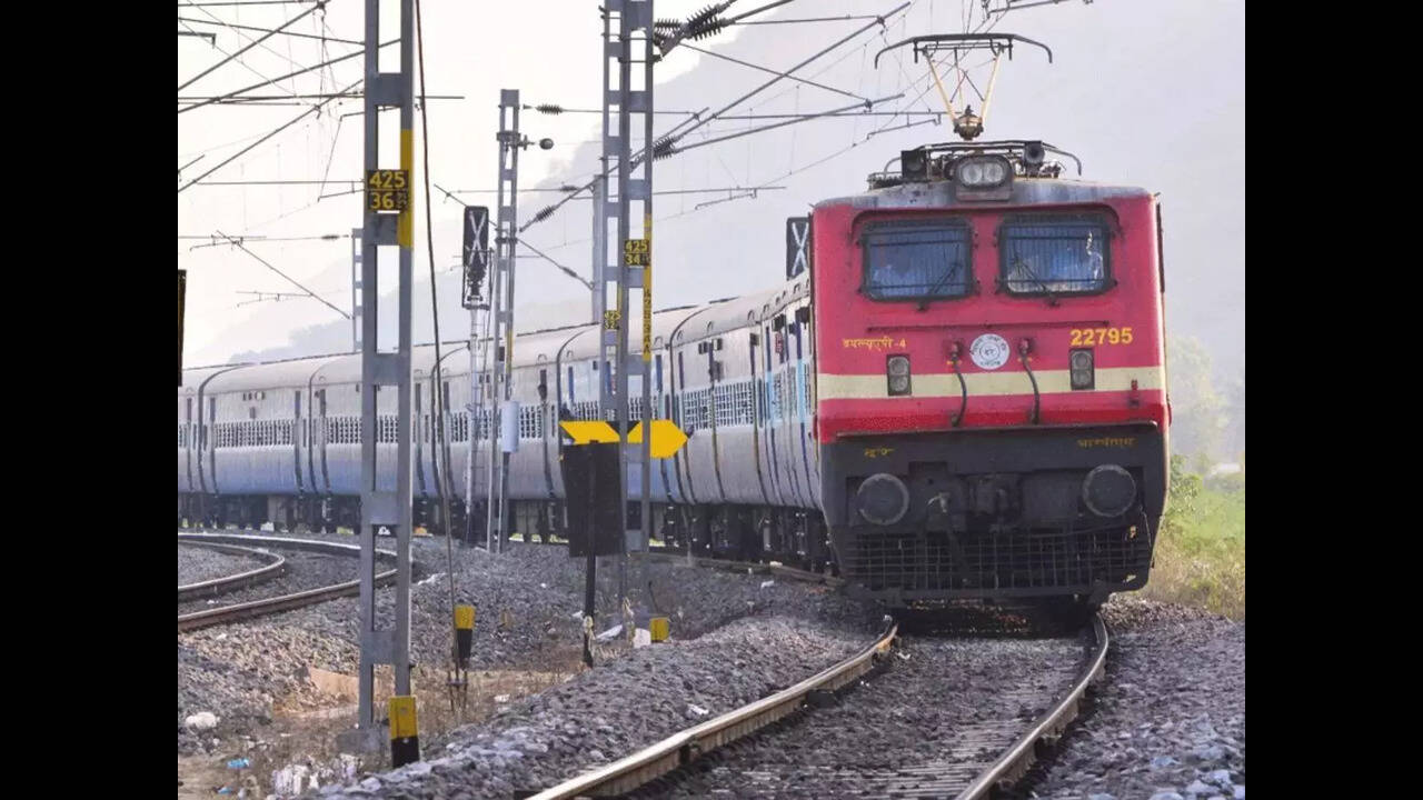 Over 1,600 passengers travel on two special Katra - New Delhi trains