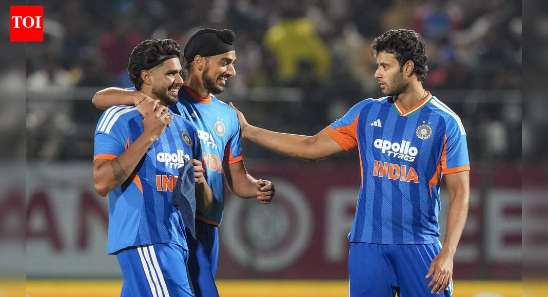 IND vs SA, 3rd T20I: Seamers wreak havoc as India thrash South Africa by seven wickets to go 2-1 up