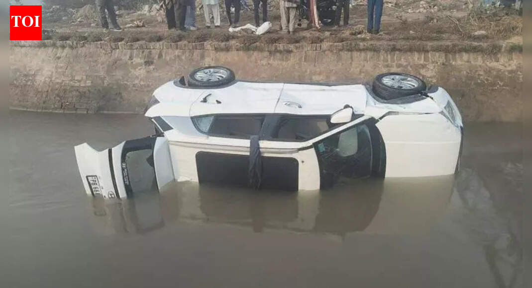 Teacher couple killed in road accident; wife was headed for election duty