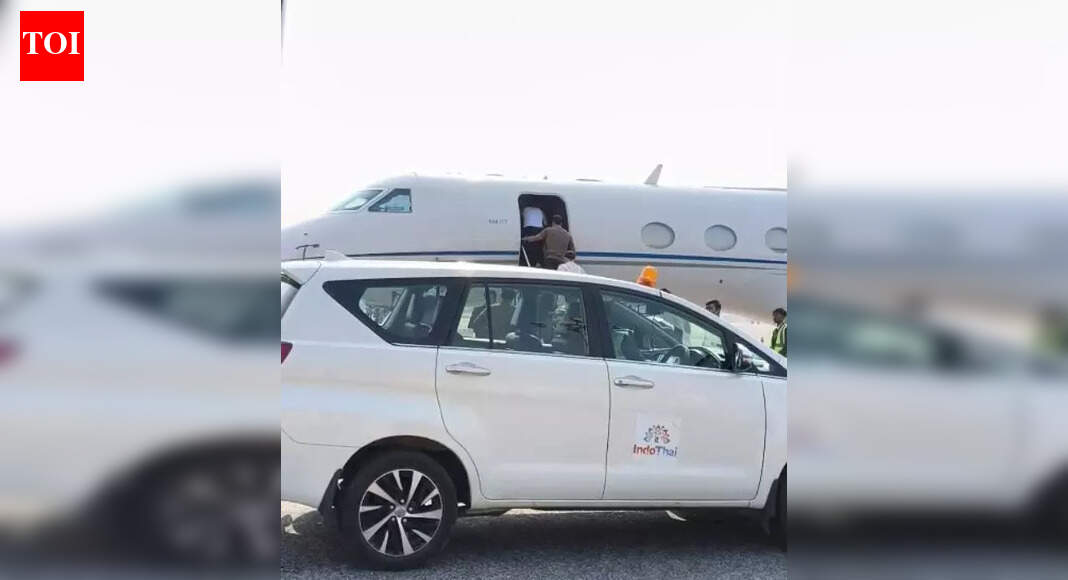 2-hr wait on tarmac: Clear clue that Messi left in a huff | Kolkata News - The Times of India