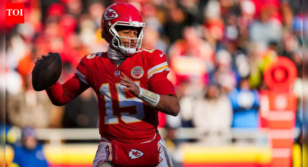 NFL Week 15 aftermath: Patrick Mahomes suffers major knee injury, Chiefs eliminated from playoff, more