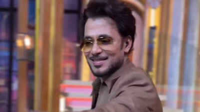  Judge Anupam Mittal recreates Akshaye Khanna’s viral 'FA9LA' hookstep  - WATCH