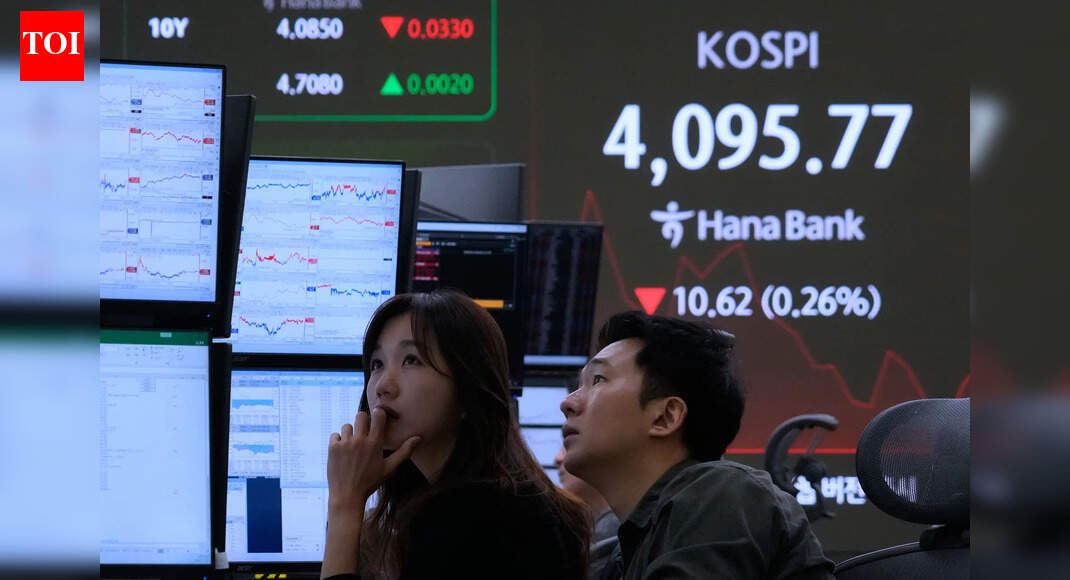 Asian stocks today: Markets mostly in red after Wall Street's slump; HSI nears 1% loss, Nikkei trims over 740 points
