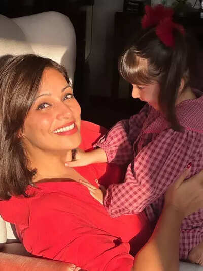 'Papa' Karan Singh Grover turns photographer for Bipasha Basu, her 'bestie' Devi