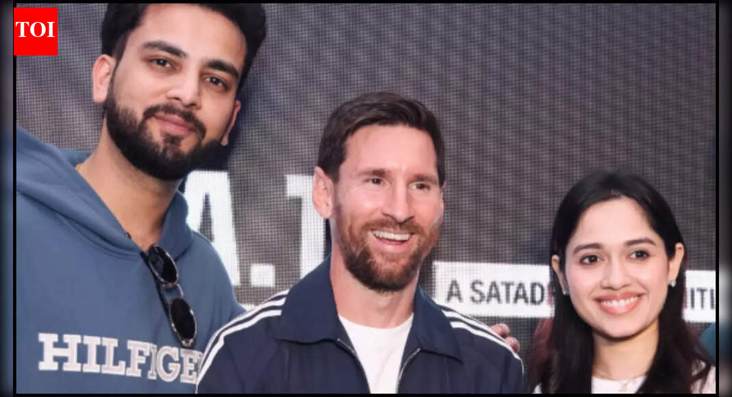 Jannat Zubair and Elvish Yadav click snaps with 'GOAT' Lionel Messi: 'What an amazing day'