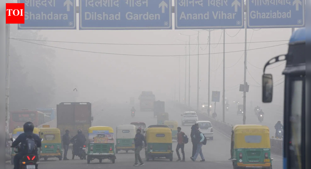 Toxic Capital: No offline classes for students till Class V; AQI stays above 400
