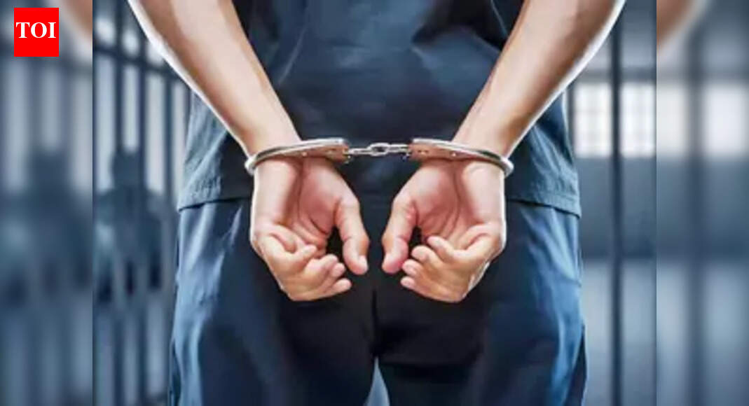 EOU arrests key member of paper leak gang in Patna