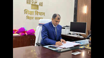  Higher education secretary