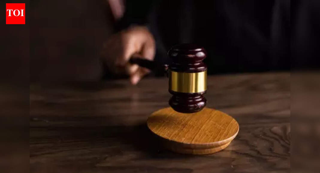 High Court asks Veer Kunwar Singh University (VKSU) to pay arrears, restore employee