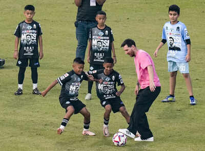  Lionel Messi delights Delhi with his language of football