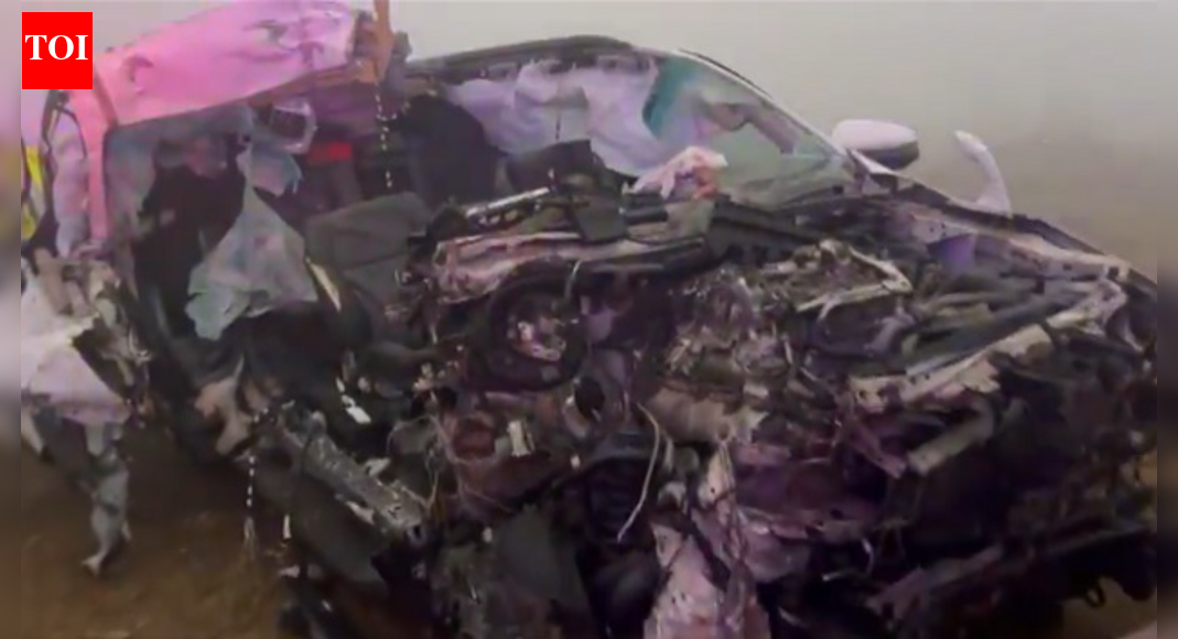 Fog, tyre burst, high speed: Fortuner overturns on Agra-Lucknow Expressway after crashing into boulders; 4 dead