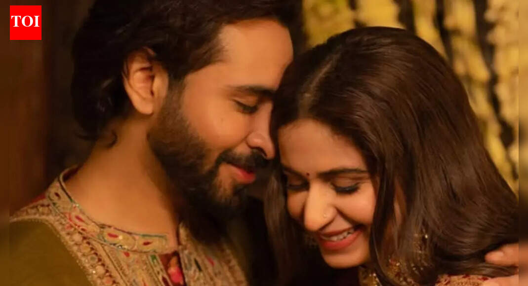 'Always with you': Dhruvin Shah stands by Kinjal Dave; singer BREAKS silence on engagement row