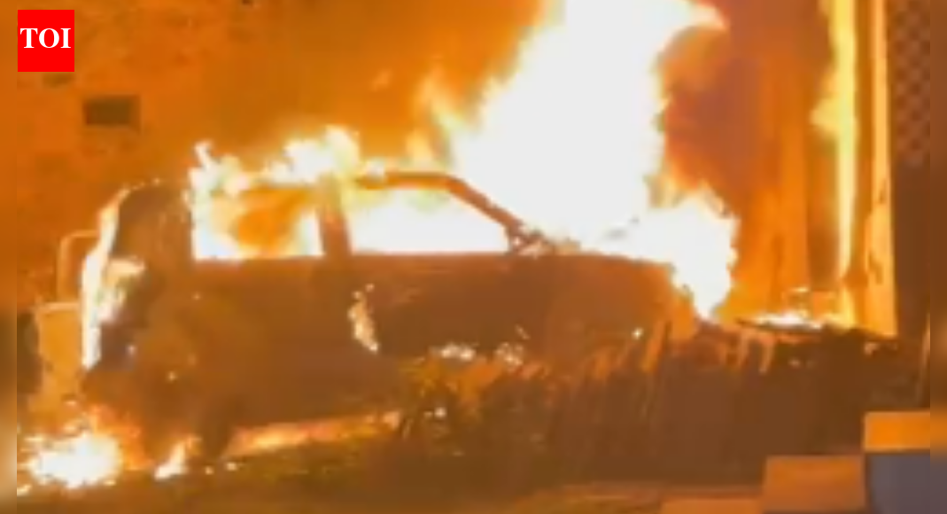 Miscreants torch Thar in Gurgaon village; fire engulfs WagonR, damages house