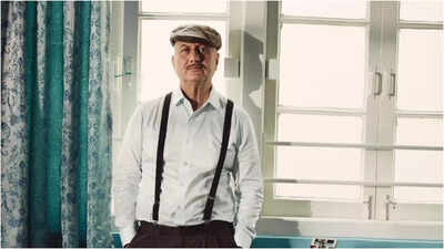  Anupam Kher pens emotional tribute as he completes 50 years in films