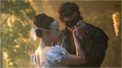  Fairy-tale sparks fly between Benedict and Sophie