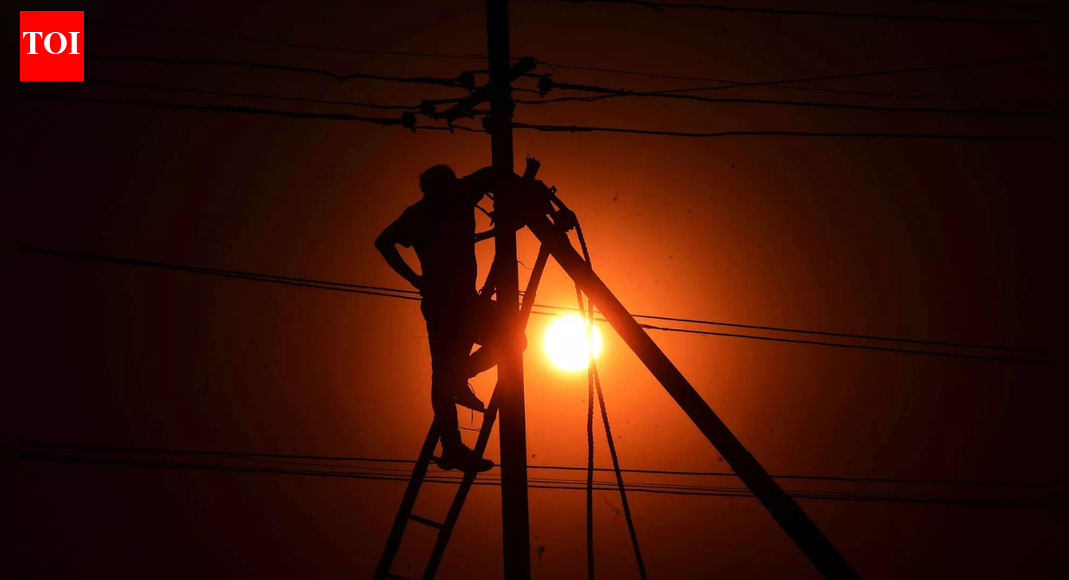 India’s clean energy support rises, but progress hinges on PSUs’ diversification, electricity reforms: IISD report