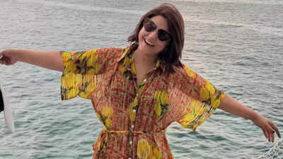 Hina Khan shares ‘Golden December’ moments from her beach holiday; see pics