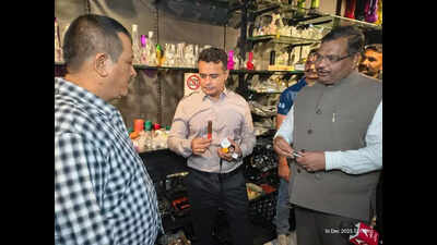 738 hookahs seized from three shops