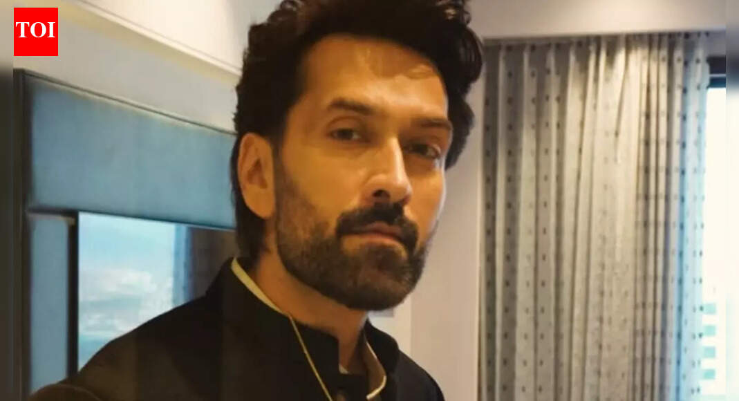 Nakuul Mehta gives OOTD goals: Pic goes viral as fans comment, 'Loving the confidence and swag'