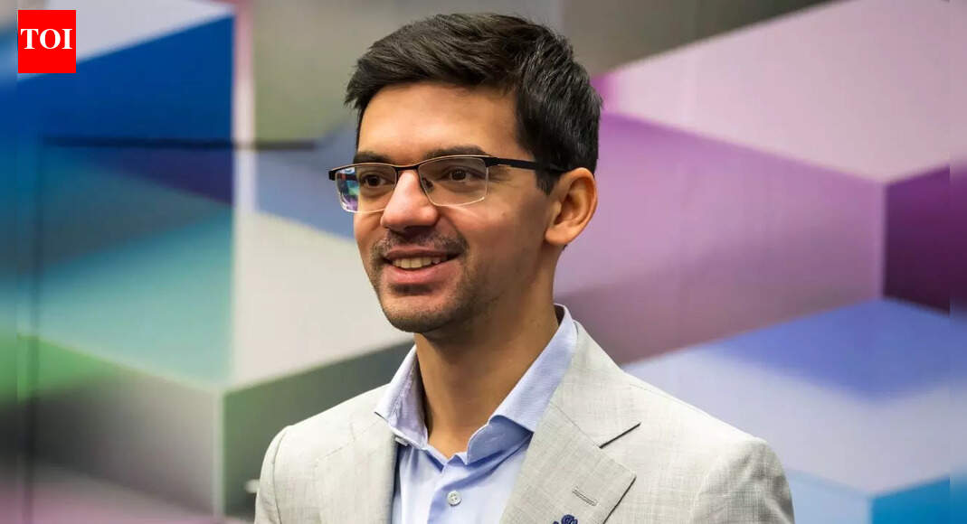 At Royal Opera House, a poker game before the Candidates