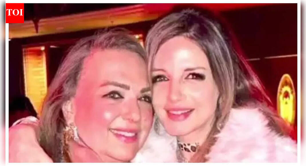 Emotional Sussanne Khan pens a heartfelt tribute for her late mother Zarine Khan: 'Everything stops when I think of your face'