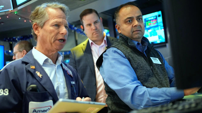  Wall Street holds steady near record highs; oil rebounds after Venezuela tanker move