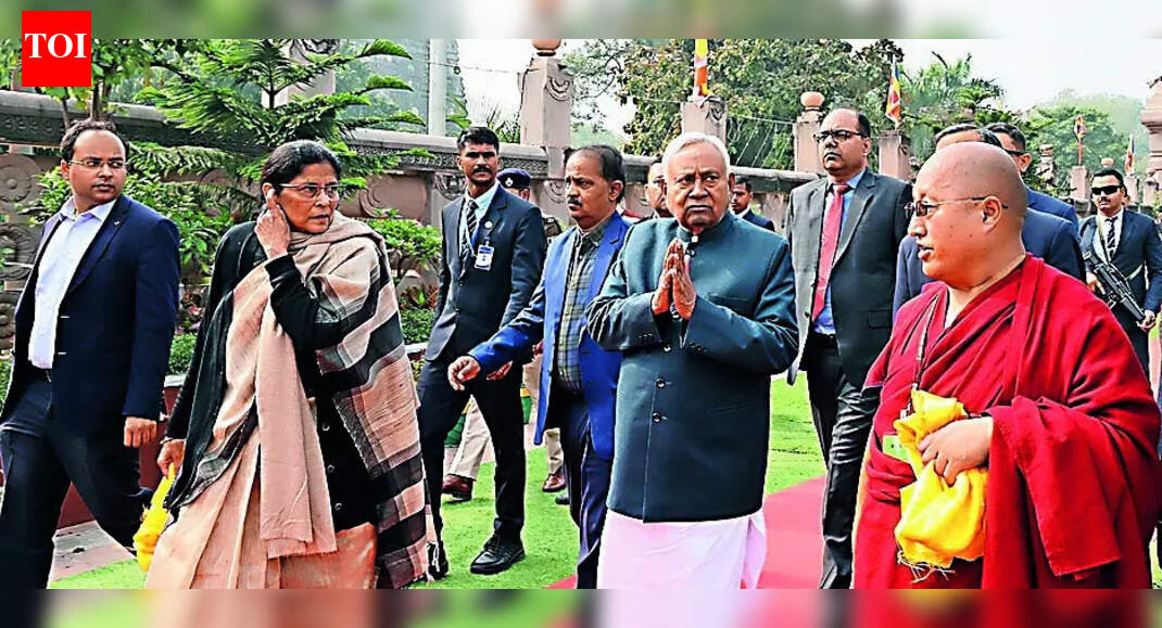 Ensure effective implementation of schemes: CM to senior bureaucrats