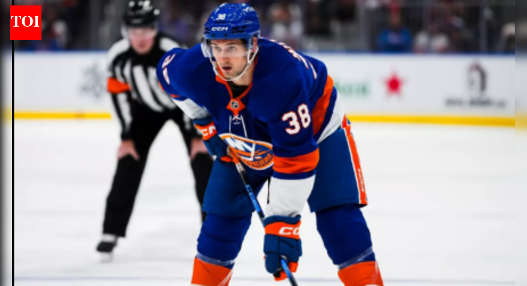 Islanders reassign defenseman Travis Mitchell to AHL Bridgeport as roster strategy change