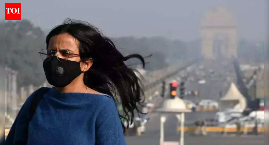 Delhi pollution: Air quality stays in very poor zone; likely to turn severe by end of December