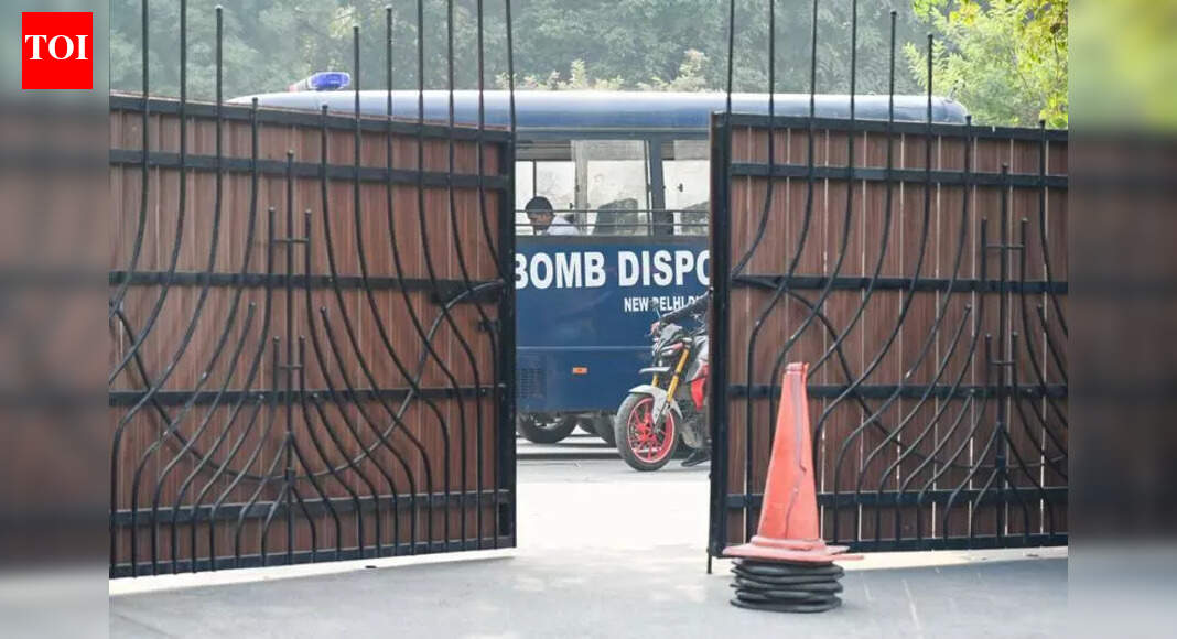 Mumbai bomb scare: Bombay HC, Esplanade & Bandra court evacuated after threat email