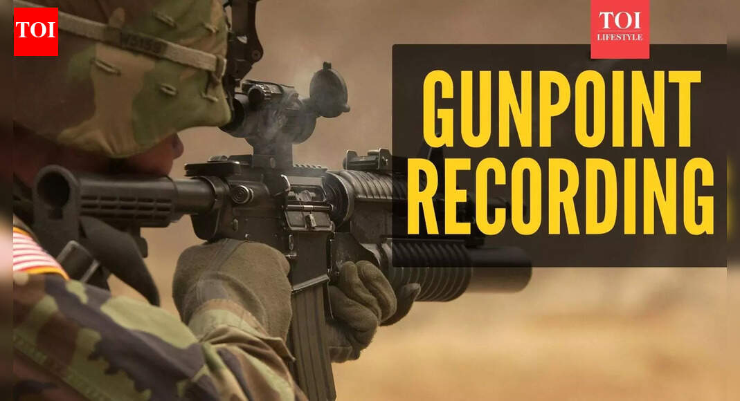 Chicago resident says federal agent pointed gun at her while filming immigration enforcement