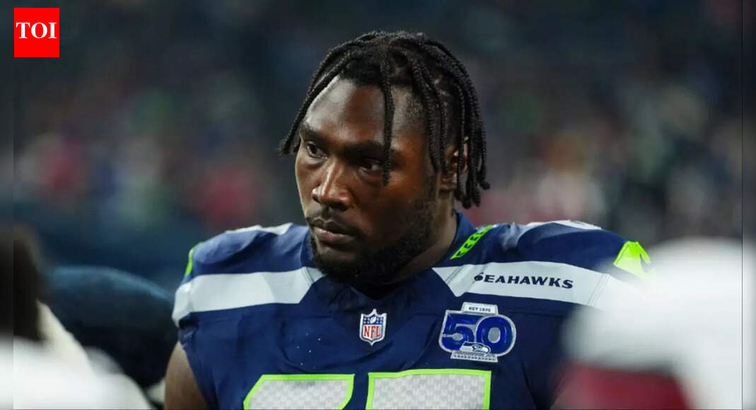Will Charles Cross play against the Los Angeles Rams tonight? Latest injury update on the Seattle Seahawks left tackle