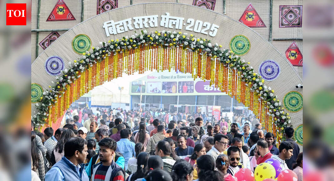 CM praises artisans as Saras Mela draws lakhs, adopts green model