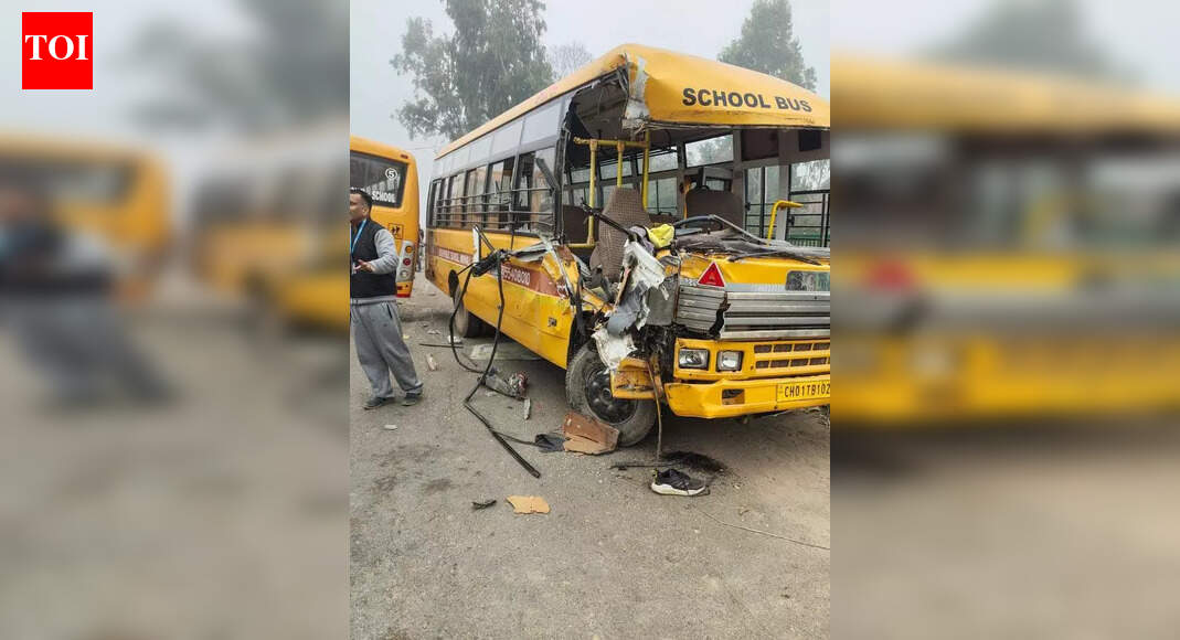 2 school buses collided head-on; 3 kids among 5 injured