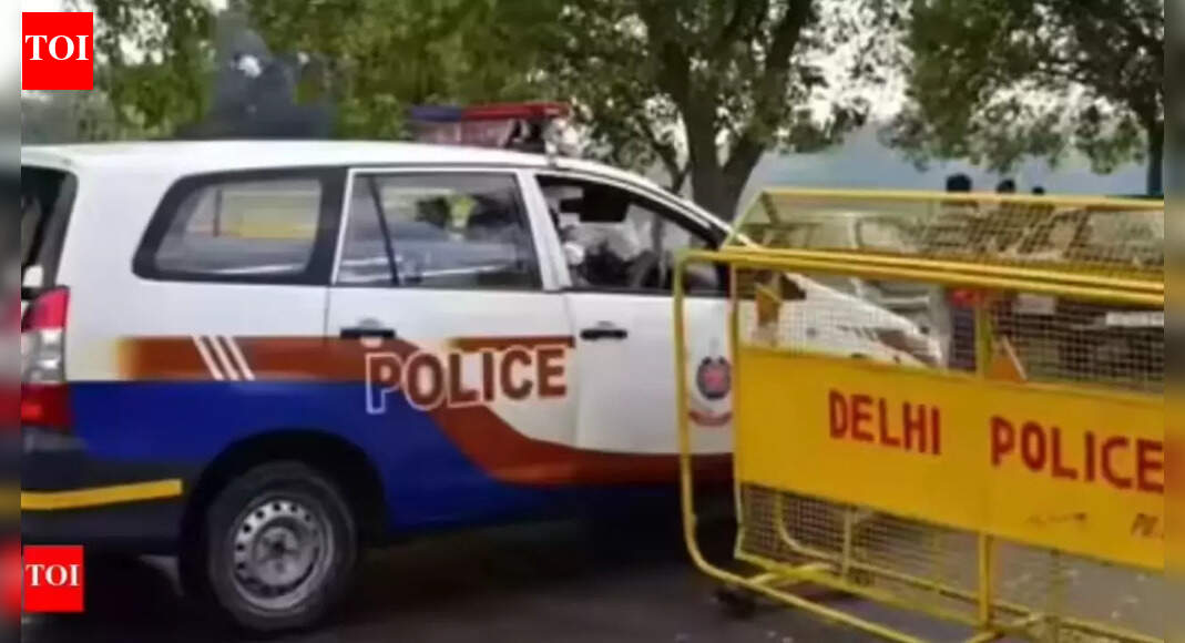 Delhi: 2 arrested for series of housebreakings; gold, silver jewellery seized