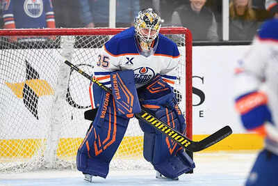 NHL Tristan Jarry Injury Update: Edmonton Oilers goaltender leaves game against Boston Bruins with lower body concern