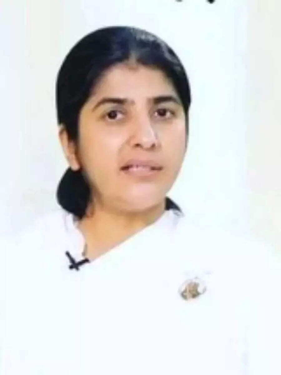 सिस्टर शिवानी के 10 उद्धरण जो जादुई रूप से आपके रिश्तों को बेहतर बना सकते हैं