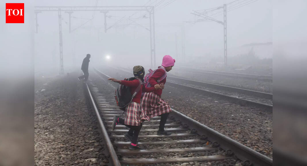 Dense fog throws rail services off track on Delhi-Patna route
